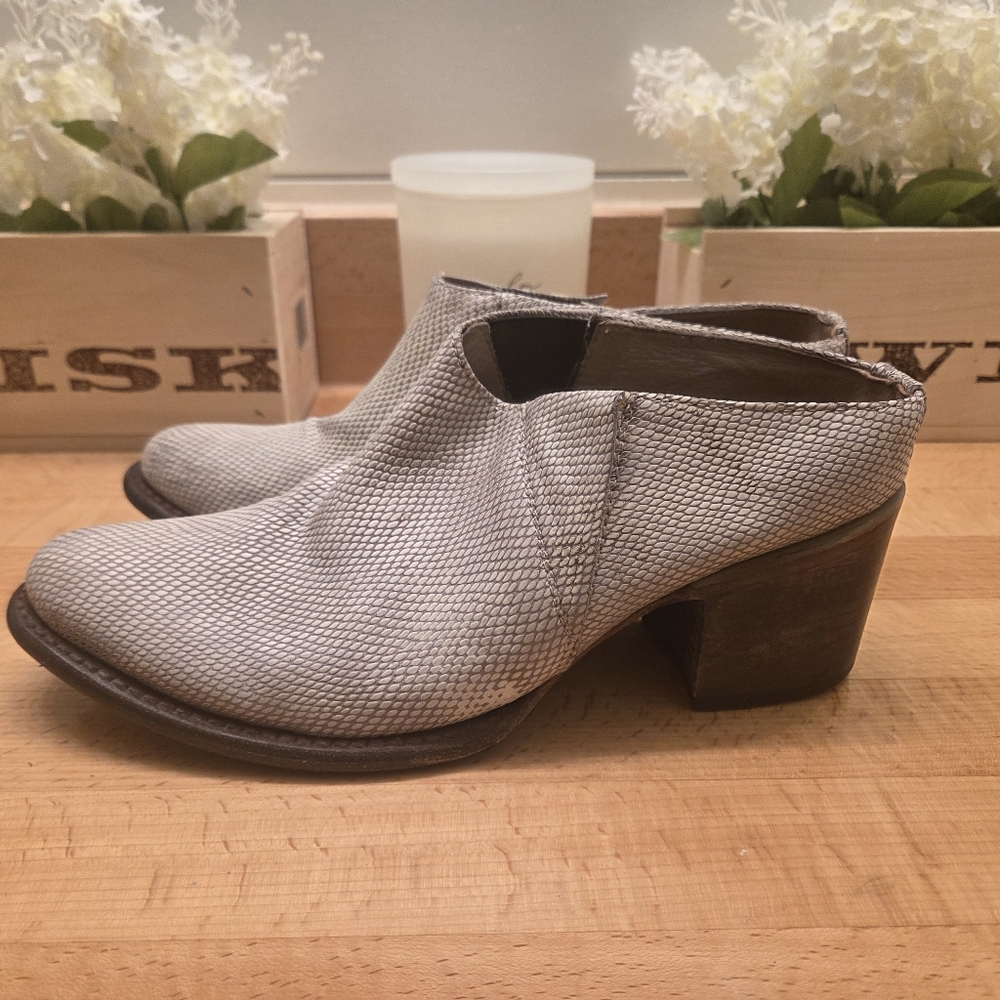 FREEBIRD Shae Cream Lizard  Leather Mule Booties Womens SZ 9 - Picture 3 of 8